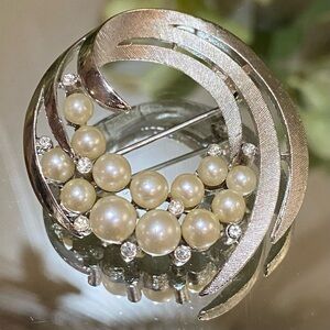 Vintage Trifari Signed Rhinestone & Pearl Brooch Silver Setting